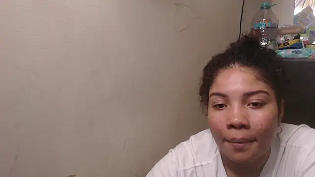 חדר צ'אט בשידור חי של madelene