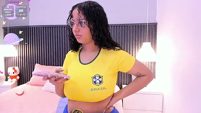 חדר צ'אט בשידור חי של Lena_Ricci