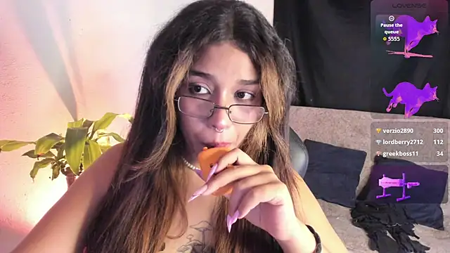 Phòng Chat Trực Tiếp Giselle_MessyDoll