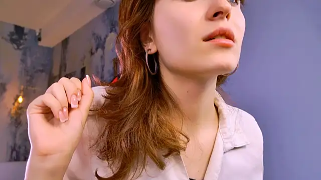 LolaDominara Adlı Modelin Canlı Sohbet Odası
