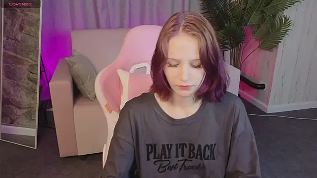 חדר צ'אט בשידור חי של AliceJohansone