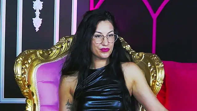Areina Adlı Modelin Canlı Sohbet Odası
