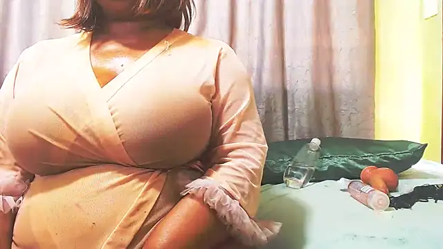 BustyMatureStepmum Live chatroom