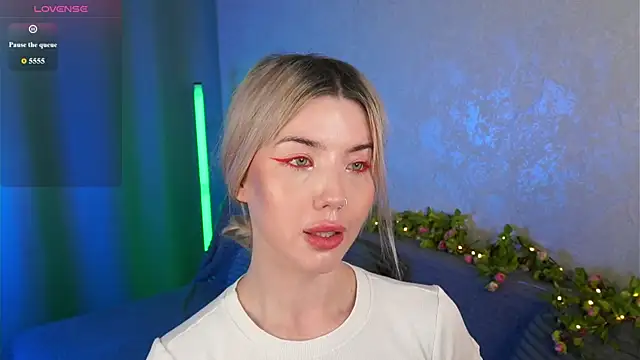 LindaThackerr чат на живо