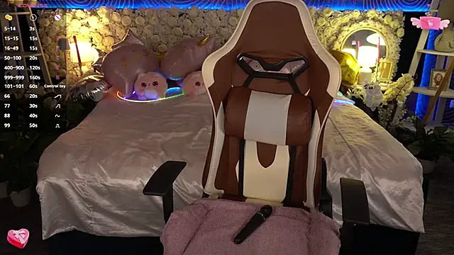FoxyShy Adlı Modelin Canlı Sohbet Odası