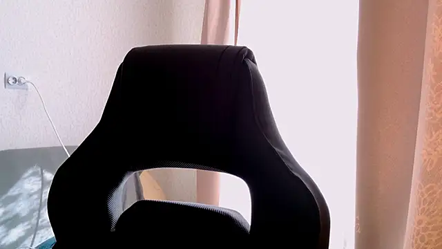 May_Bloom's Live Chat Room
