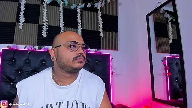 Živá chatovací místnost _Annie_Andrick_