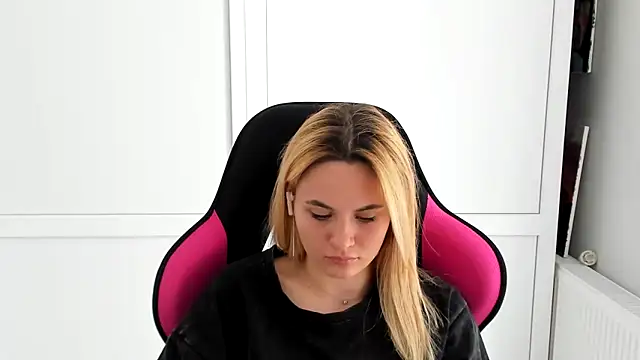 Pokój czatu na żywo – Emma_starrs_