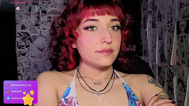 غرفة دردشة NickiYoung المباشرة