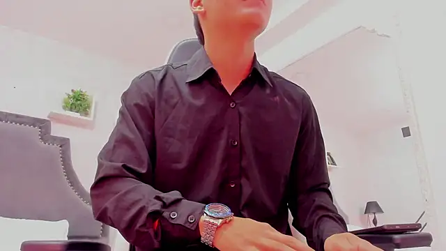 ห้องแชทสดของ DylanRoyce_
