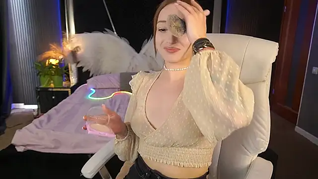 LizzaMoonn Adlı Modelin Canlı Sohbet Odası