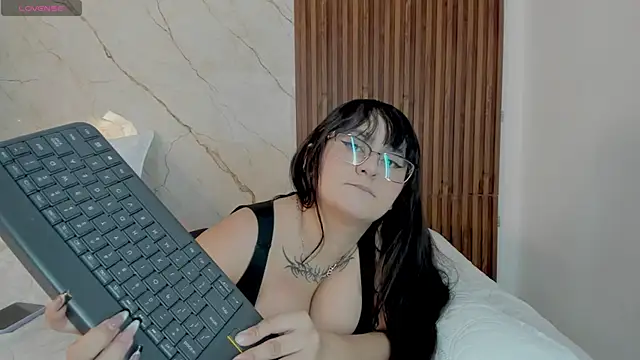 king_lovely_hornyy's Live Chat Room