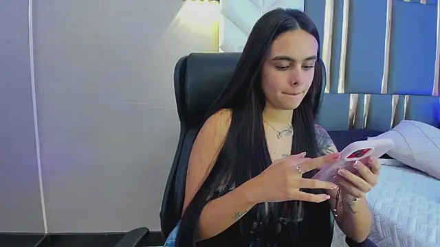 ChloeHarper_'s Live Chat Room