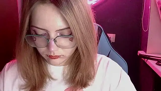 EnsuingPetal Cameră chat live