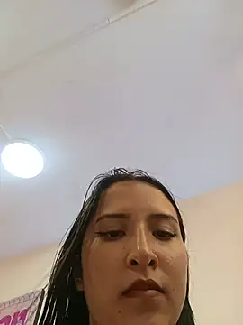 EmmyCastillo's Live Chat Room