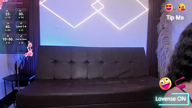 TaniaEyes' Live Chat Room