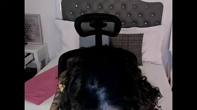 Chat soba uživo modela Aisha_Haddad