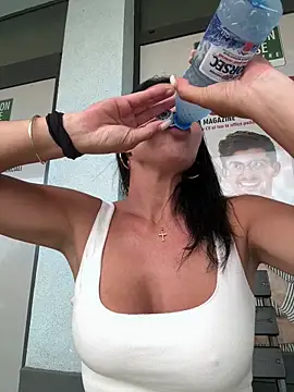 غرفة دردشة KimKelly13 المباشرة