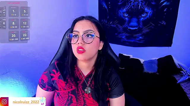 Pokój czatu na żywo – Nicolle_Ruizz