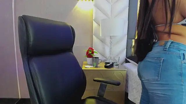 ChloeHarper_ Cameră chat live