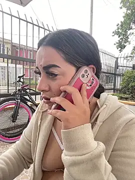 IvySanchez_Pinkk Adlı Modelin Canlı Sohbet Odası