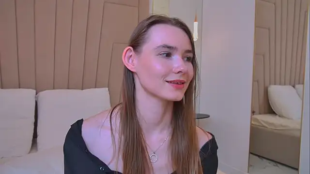 LillianYoung Adlı Modelin Canlı Sohbet Odası