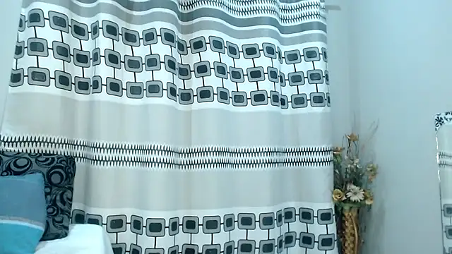 Chat soba uživo modela _MoniqueLovay_