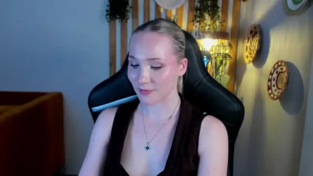 ElaraVoltage – live chatrum