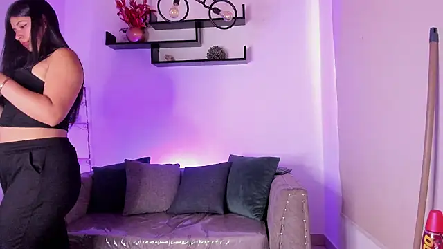 AnnyRosse_699's Live Chat Room