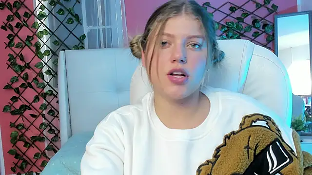 alaia_greyy Adlı Modelin Canlı Sohbet Odası