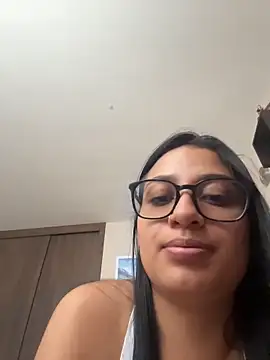 pamela_morena's Live Chat Room