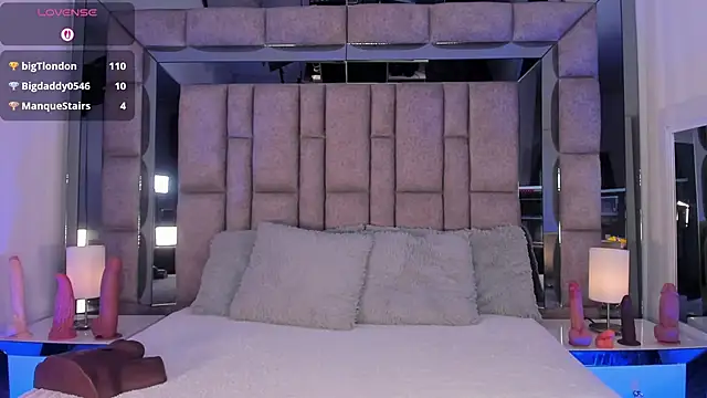 MaddyGray_'s Live Chat Room