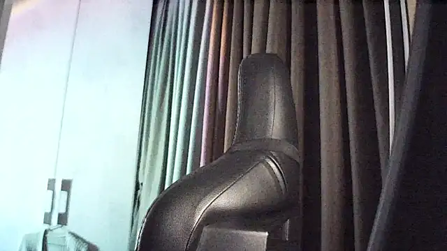 MoodieMira's Live Chat Room
