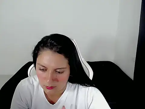 Isabella_Sky's Live Chat Room