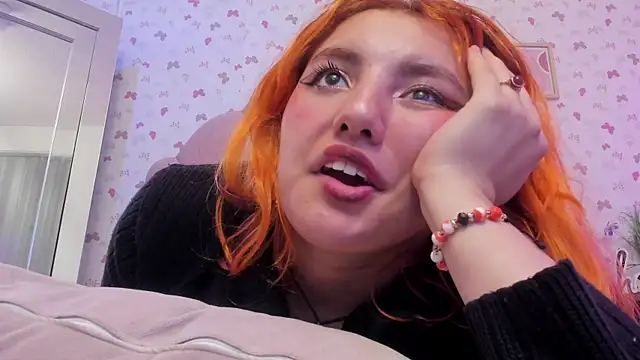 Chat soba uživo modela Carmesi_