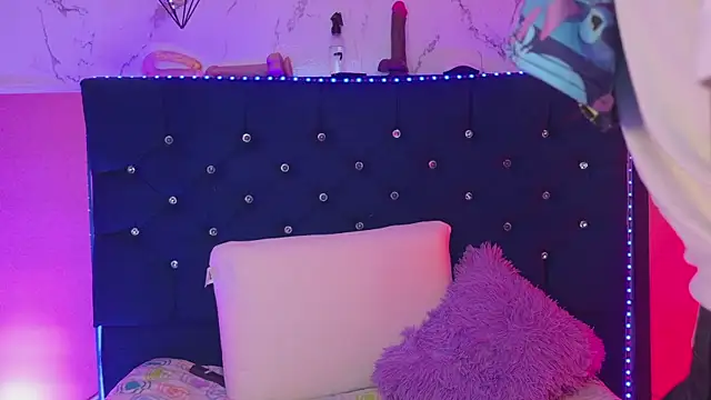 חדר צ'אט בשידור חי של Dakotaa_Johnson
