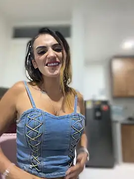 Samantha_bigboobsのライブチャットルーム