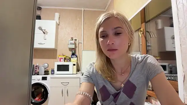 חדר צ'אט בשידור חי של AngelJeni