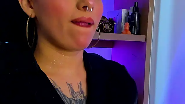 isabella_hv Adlı Modelin Canlı Sohbet Odası