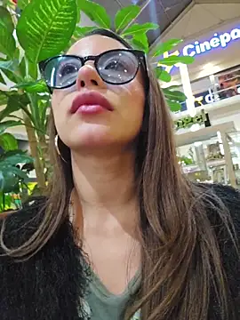 חדר צ'אט בשידור חי של Karen_San_Miguel