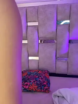 Lizzy_Bonnie Adlı Modelin Canlı Sohbet Odası