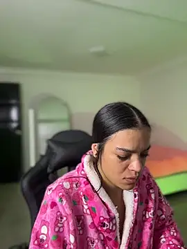 JuanitaMore01 Adlı Modelin Canlı Sohbet Odası