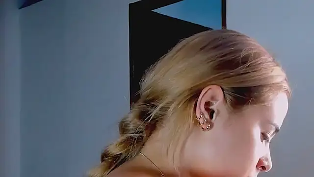 MikaelaStone Adlı Modelin Canlı Sohbet Odası