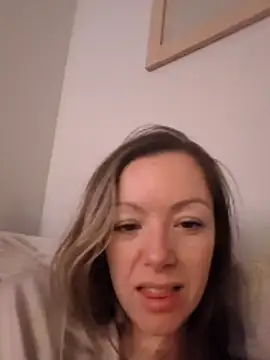 Živá chatovací místnost fucklyweds