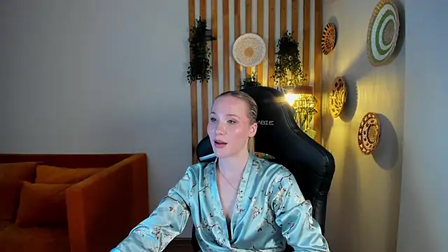 ElaraVoltage Cameră chat live