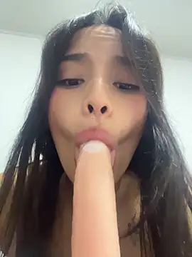 Mia-villalobos Live chatroom