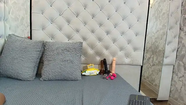 VALENTINA3x's Live Chat Room