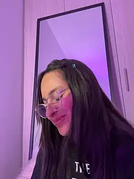 annie__thompson 실시간 채팅방
