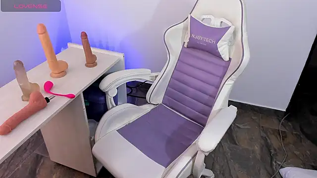 Živá chatovací místnost emmi_11