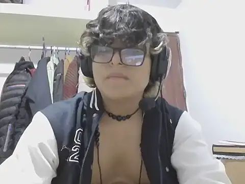 layom_21's Live Chat Room